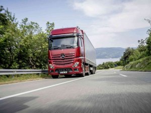 Mercedes-benz Türk İmzalı Kamyonlar Avrupa Yollarında