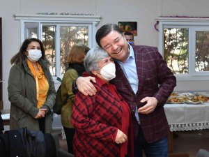 Maltepe’de, ’Altın Yıllar’da Yeni Yıl Büyük Coşkuyla Kutlandı