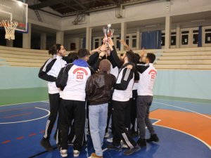 Agü Erkek Basket Takımı Yenilgisiz Şampiyon