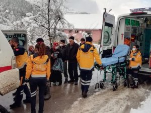 Yaşlı Hastaya Paletli Ambulansla Ulaşıldı