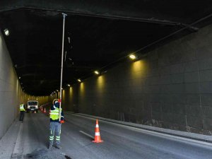 Ankara Büyükşehir Ekiplerinin Buz Sarkıtlarıyla Mücadelesi