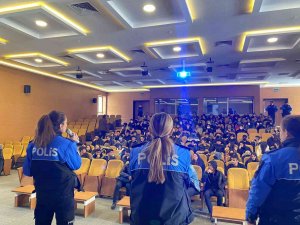 Vanlı Öğrenciler Vanlı Çocukların Kahramanlığını İzledi