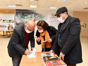Çiğlili Edebiyatseverler Fakir Baykurt İmza Gecesinde Buluştu
