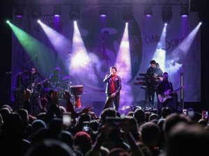 ’Cuma İ̇ş Çıkışı’ Konserlerinde Mirkelam Sahne Aldı