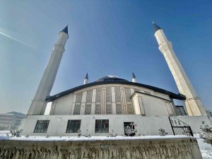 Ağrı’da Termometreler Eksi 28 Dereceyi Gösterdi