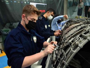 Geleceğin Uçak Mühendis Ve Teknisyenleri Bu Okulda Yetişiyor