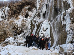 Girlevik Şelalesi Dondu, Görenler Hayran Kaldı