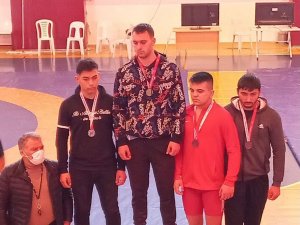 Kepezli Güreşçilerden Birincilik Ödülü