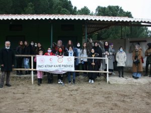Burhaniye’de İ̇nci Kitap Kafe Öğrencileri At Bindi Ok Attı