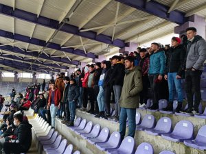Şuhutlu Öğrencilerden Afyonspor’a Pankartlı Destek