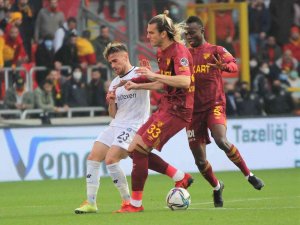 Spor Toto Süper Lig: Göztepe: 0 - Adana Demirspor: 1 (İlk Yarı)