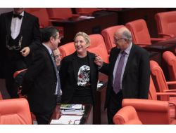 Chp’li Kadın Vekil Genel Kurul’da Üzerini Çıkarttı
