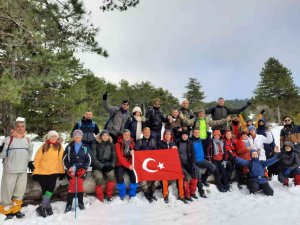 Doğa Tutkunları Kar Kalınlığının 1 Metreye Ulaştığı Türkmen Dağı’na Çıktılar