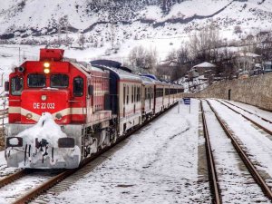 Elazığ-tatvan Arası Tren Yolculuğundan Muhteşem Kış Manzaraları