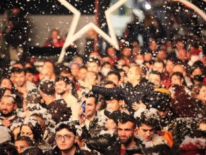 Bodrum’a Suni Kar Yağdırıldı, Eğlence Doruğa Çıktı, Esnafın Yüzü Güldü