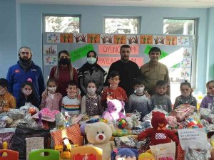 Pursaklar’da Minik Eller Yüreklere Dokunuyor