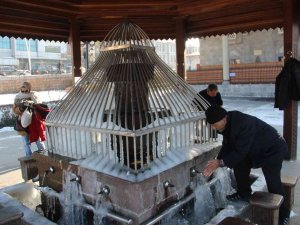 Erzurum Eksi 16’yı Gördü Şadırvanlar Adeta Buzdan Şelaleye Döndü