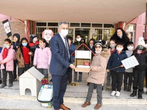 Öğrencilerden Kedilere Sıcak Yuva