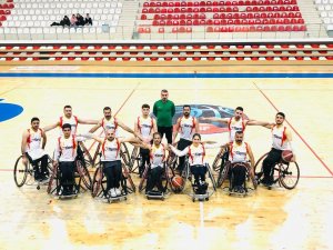 Pota Altında Tanışıp Evlendiler, Sahada Birlikte Ter Döküyorlar