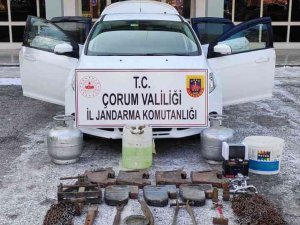 Hırsızlık Yapan 3 Zanlı Jandarma Kontrolüne Takıldı