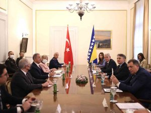 Bakan Akar, Bosna Hersek Devlet Başkanlığı Konseyi Üyeleri İle Görüştü
