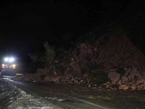 Zonguldak Ankara Karayolu Heyelan Nedeniyle Trafiğe Kapandı