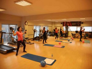 Kartal Belediyesi’nin Kadınlara Yönelik Pilates Ve Zumba Eğitimleri Devam Ediyor