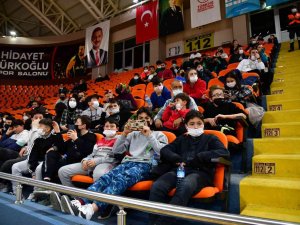 Mamak’ın Evinde Bileği Bükülmüyor