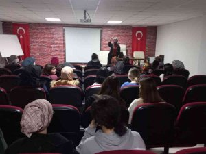 Öğrencilere İşaret Dili Eğitimi Veriliyor