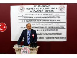 Mhp Grup Başkanvekili Vural'dan 8 Dilde Yazılı Afişle Basın Toplantısı