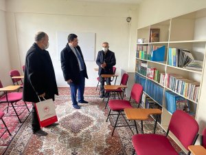 Kaymakam Zaman’dan Cami Kütüphanesine Kitap Desteği