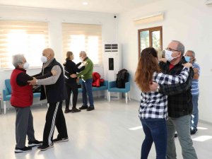 Aktif Yaşlılılar Pistte Gençlere Taş Çıkarttı