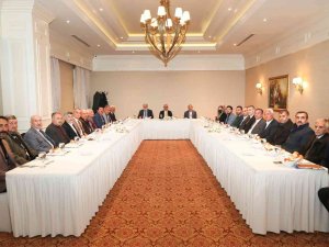 Başkan Vekili Aydın Muhtarlarla Bir Araya Geldi