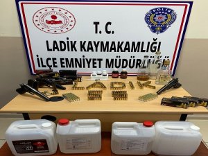 Sahte Alkol Ve Tabanca Ele Geçti: 1 Gözaltı