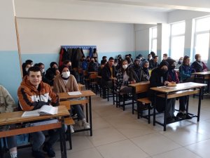 Lise Öğrencilerine Medya Okuryazarlığı Semineri