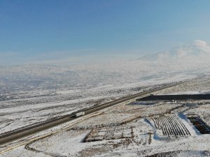 Ağrı Dağı Kar Tutmaya Başladı