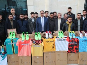 Turnuvaya Katılacak Olan Sporculara Malzeme Desteği