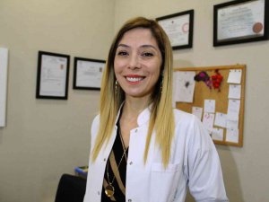 Fizik Tedavi Uzmanı Güçlü: "Aşağı Bakarak Kullanılan Cep Telefonu Ve Tablet, Boyuna 20 Kg Yük Bindirir"