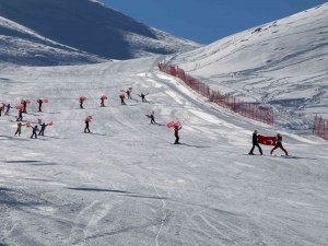 Doğu Anadolu’nun Gözdesi Hesarek’te Kayak Sezonu Açıldı