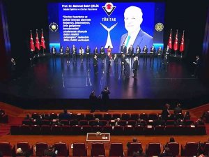 Rektör Çelik Bilim Ödülünü Cumhurbaşkanı Erdoğan’dan Aldı