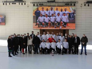 Hkü’lü Basketbolcuların Şampiyonluk Gururu