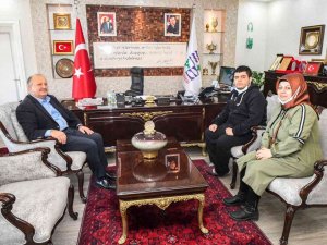 Başkan Tavlı, Kendisi İle Tanışmak İsteyen Otizmli Genci Ağırladı