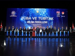 Rektör Karacoşkun, Tüba Ve Tübi̇tak Bilim Ödülleri Törenine Katıldı