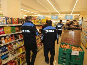 Erdemli Zabıtası, Zincir Marketlerde Fiyat Denetimi Yapıyor