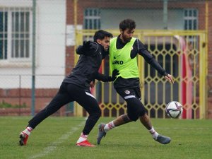 Gaziantep Fk, Bursaspor Karşısında İlk Galibiyetini Arıyor