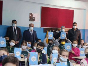 Kütahya’da 75 Bin 755 Öğrenciye Yardımcı Kaynak Kitap Ulaştırılacak