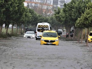 Antalya Ve Batı İlçeleri İçin ‘Aşırı Yağış’ Uyarısı