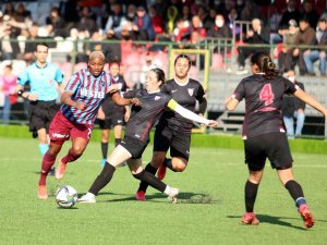 Turkcell Kadın Futbol Süper Ligi: Yabpa: 1 - Trabzonspor: 5