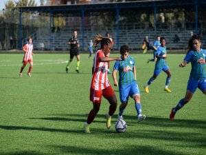 Turkcell Kadın Futbol Süper Ligi: Adana İ̇dman Yurdu Spor: 4 - Çaykur Rizespor: 3