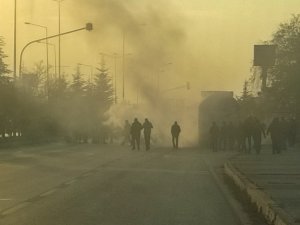 Seyir Halinde Lastiği Patlayan Tır Alev Aldı
